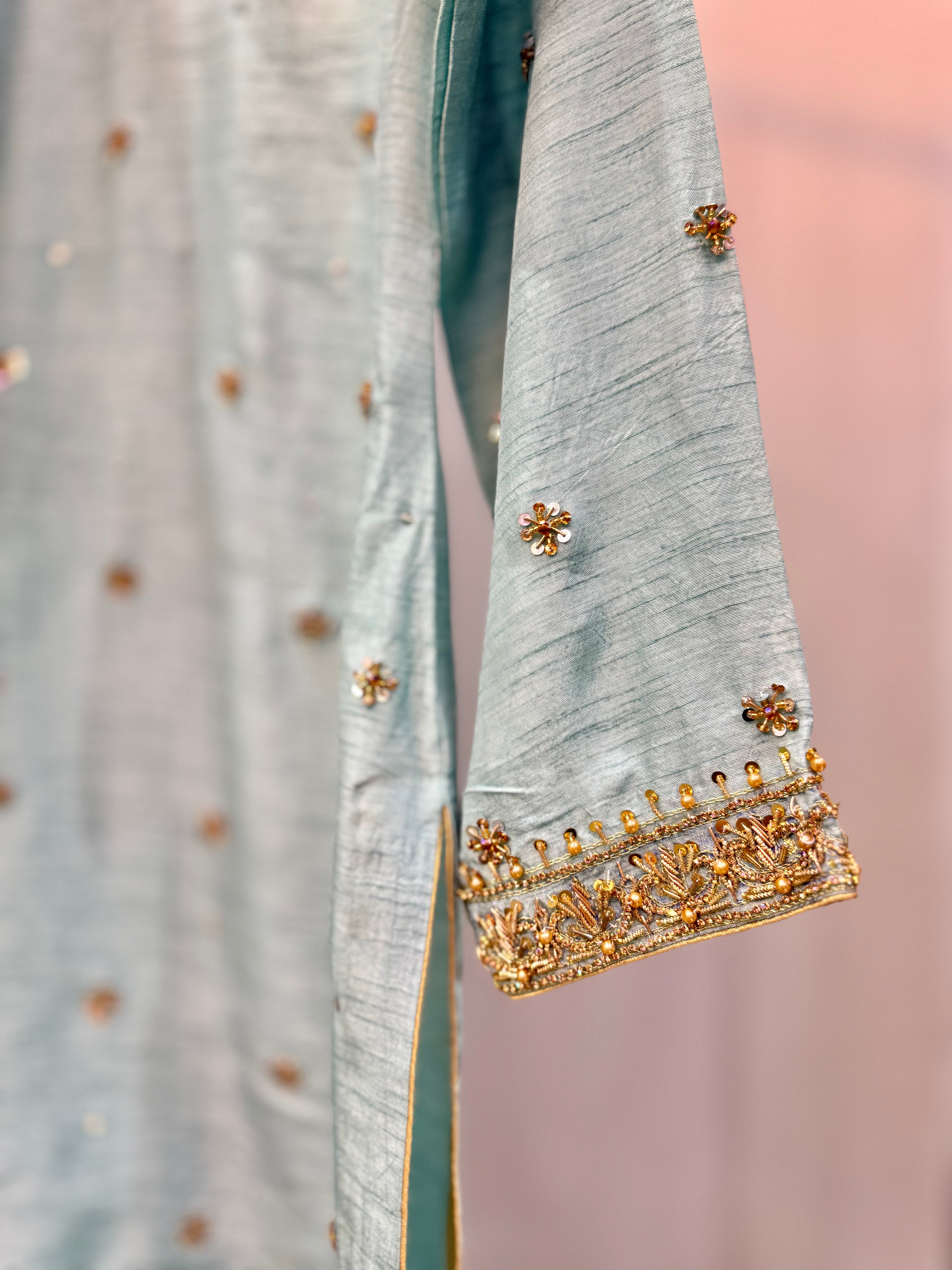 Mannat ~ Pre Order ~ Guaranteed Eid Delivery