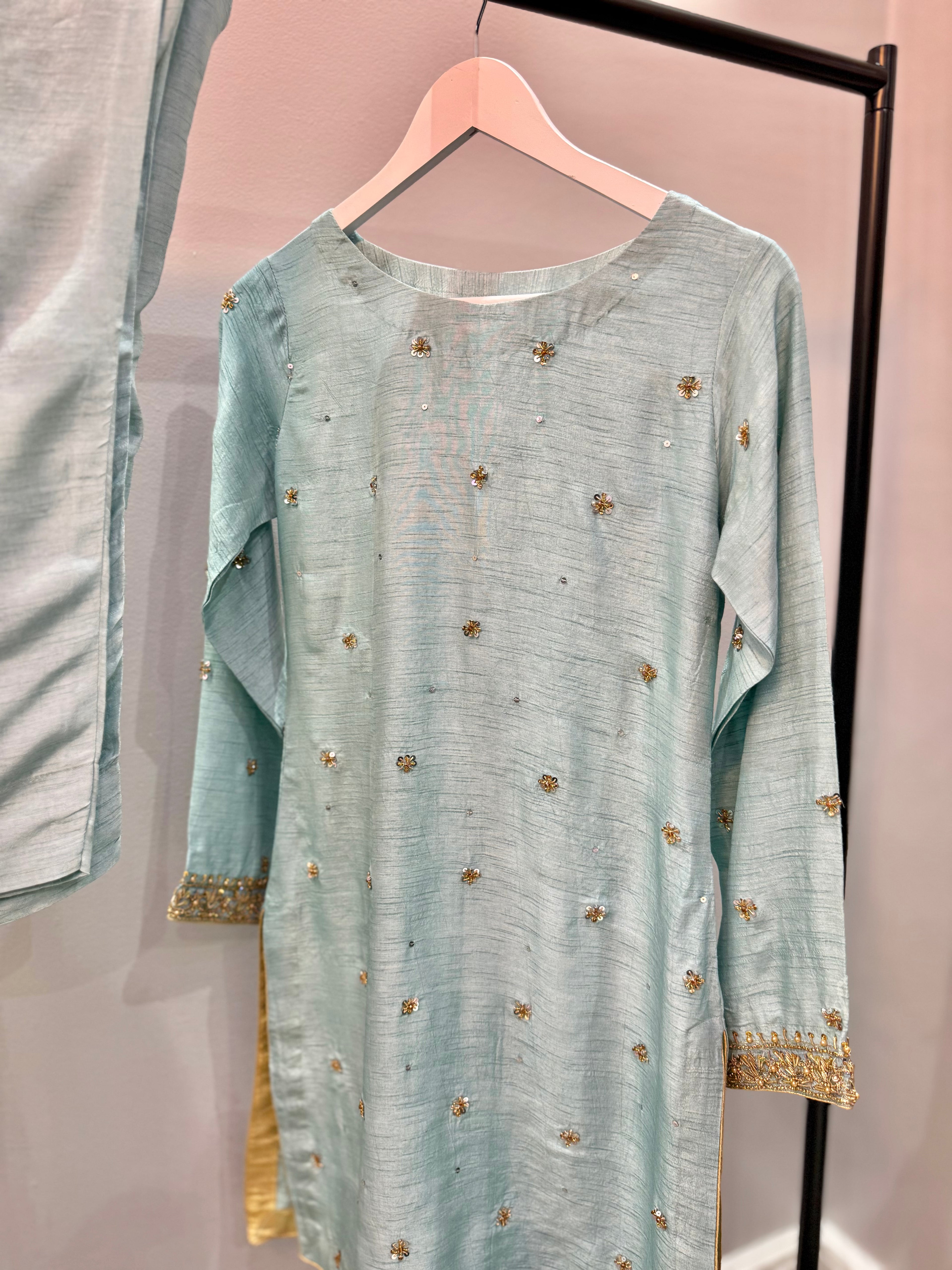 Mannat ~ Pre Order ~ Guaranteed Eid Delivery